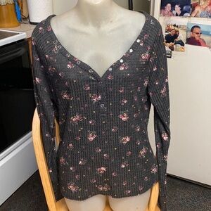 Ultra Flirt XL CUTE SEXY THERMAL DARK GRAY FLORAL HENLEY TOP